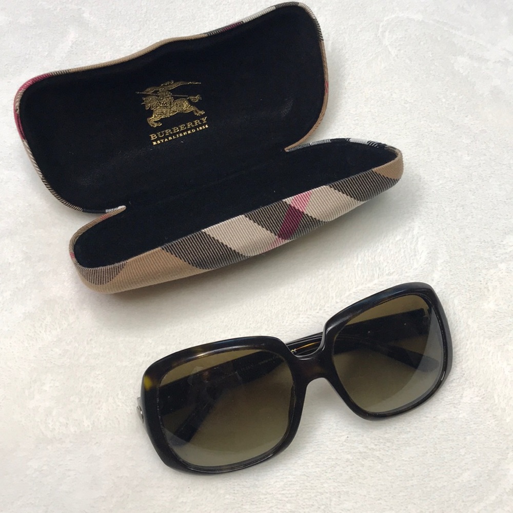 Authentic Burberry tortoise sunglass w/ hard case